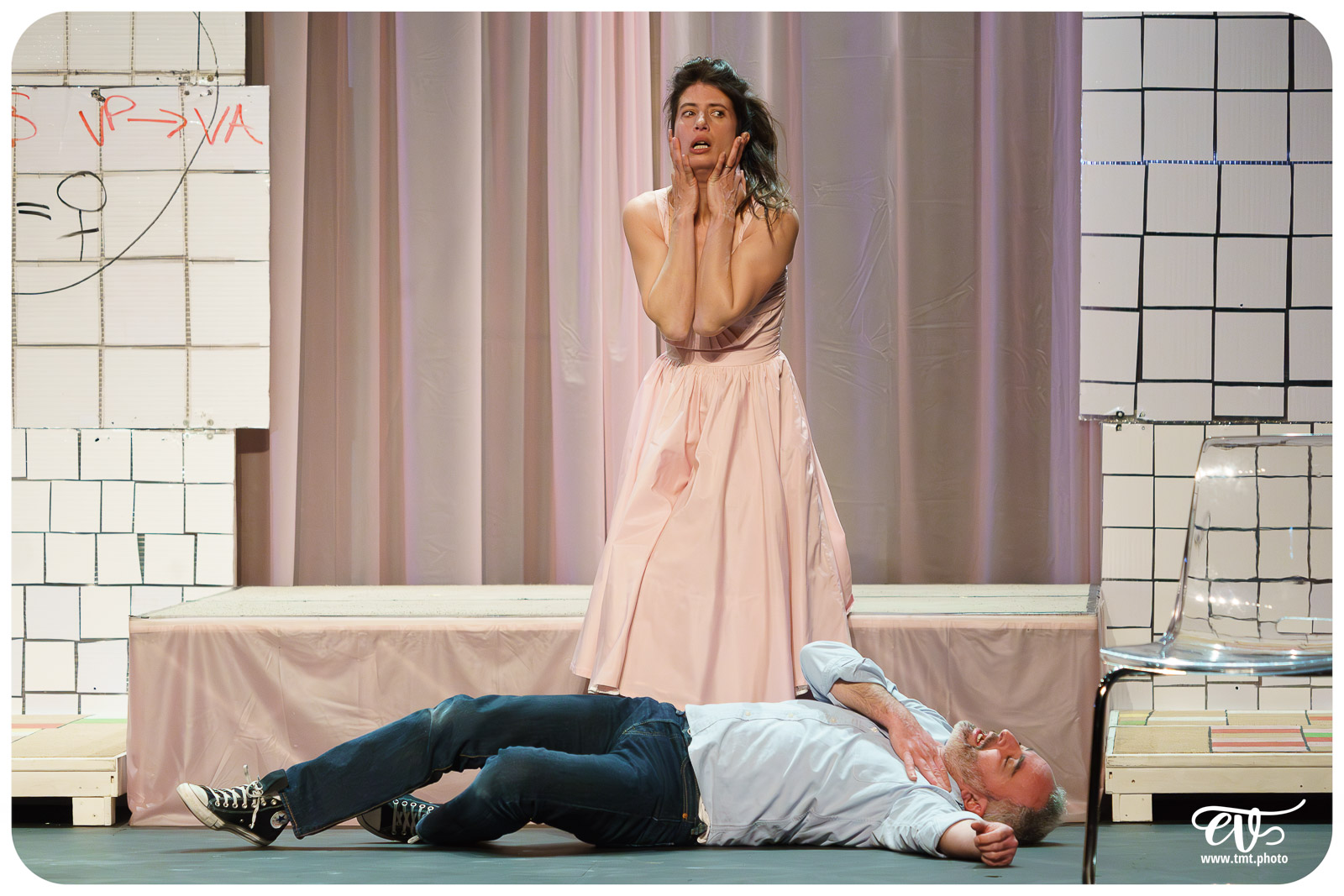 TMTPHOTO 2025.03.05 DERRIERE LE HUBLOT SE CACHE PARFOIS DU LINGE (LES FILLES DE SIMONE) 025